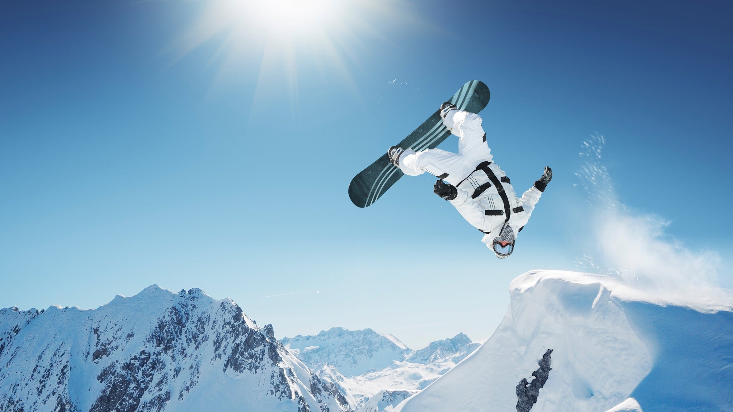 “战术大比拼：幕后策略的终极角逐”